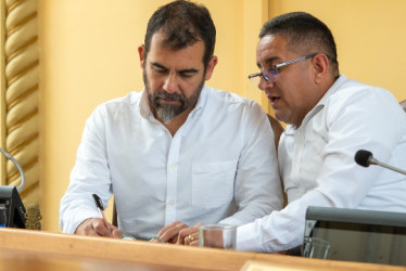 La Mesa Directiva de la Asamblea de Caldas está integrada por Hernán Alberto Bedoya, presidente y militante del Partido Liberal, y Rubén Darío Giraldo, diputado del Partido Conservador, primer vicepresidente. 