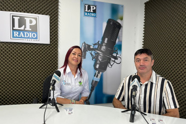  Mónica Rincón Giraldo, coordinadora técnica de la modalidad Hogares Sustitutos Tutor de la Asociación Mundos Hermanos y Alexander Holguín, padre sustituto tutor. 