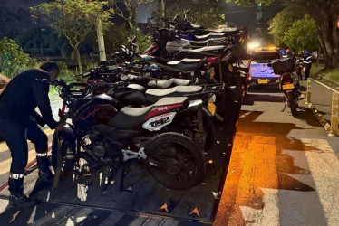 En Pereira inmovilizaron 25 motos que estaban realizando piques ilegales en el sector del Obelisco, en la Villa Olímpica 