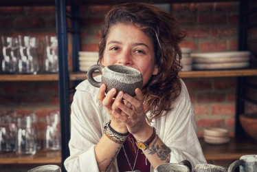 Esta empresa caldense busca que sus clientes bajen el ritmo, se tomen algo que los relaje y moldeen su día. El negocio fue exaltado en la Feria Artesanal de Manizales.