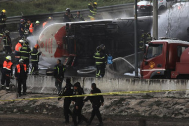 La explosión ocurrió por el volcamiento de un camión con una pipa con capacidad para casi 50 mil litros de gas.