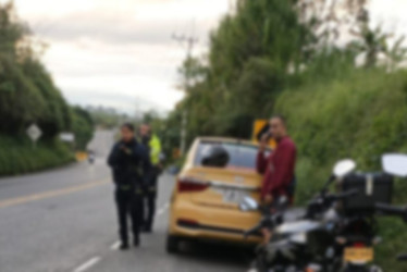 En la mañana del lunes (22 de septiembre) encontraron a un conductor de taxi sin vida, al interior del vehículo, en la vía Condina de Pereira. 