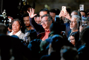 El presidente de Colombia, Gustavo Petro, aseguró ayer que entregará al Congreso las firmas para convocar una asamblea constituyente antes de terminar su mandato el 7 de agosto de 2026, y subrayó que ese proceso "no será para él, sino para el pueblo colombiano".