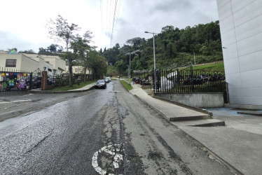 Así cae el agua desde la montaña hasta la avenida Alberto Mendoza. 