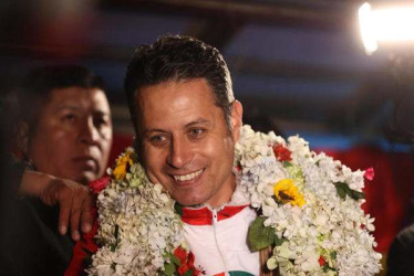 El candidato a la vicepresidencia por el Partido Demócrata Cristiano, PDC, Edman Lara participando en un acto de campaña en El Alto (Bolivia).