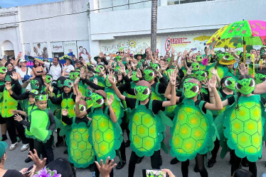 Niños y niñas de La Dorada (Caldas) se disfrazaron y gozaron del inicio del Carnaval del Río y el Sol.