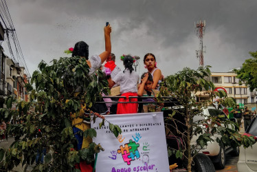 En Chinchiná, este viernes 10 de octubre por la mañana, se realizó el desfile de los Carnavales del Café.