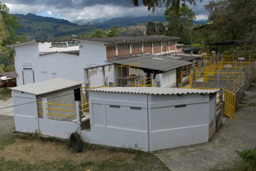 El primer obstáculo es construir, el segundo es ser sostenible. El plan para revivir y mejorar las plantas de beneficio animal en Caldas se apoya en los mataderos de tres municipios y sueña con abrir pronto otros cuatro, entre ellos, el de Salamina (foto). Se han invertido $25 mil 616 millones aproximadamente desde el 2019, según datos de la Gobernación.