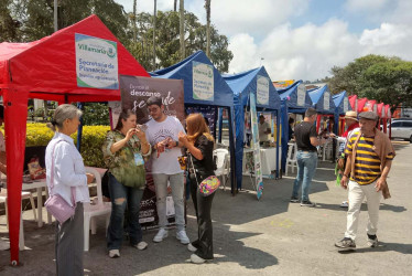 Los operadores y guías turísticos, así como los productores de café de origen, exponen hoy domingo (5 de octubre) en el Parque de Bolívar durante la segunda Feria Turística, donde se muestran las ofertas y bondades de esta tierra del Centrosur.