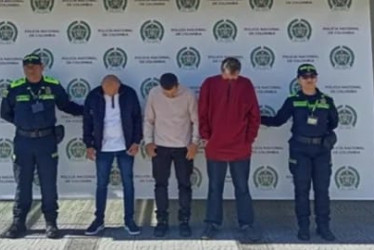 Los tres detenidos. Manuel (izquierda) debe ser recapturado.