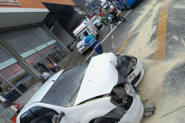 Accidente contra semáforo 