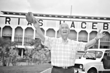 El gobernador de Antioquia, Andrés Julián Rendón, lamentó el fallecimiento de José María Acevedo. "Un Antioqueño con alma emprendedora, trabajador incansable y todo un visionario. Siempre admiraremos su capacidad para encarar los retos que implican hacer empresa y generar empleo; además de su disciplina y liderazgo innovador. ¡Su legado es fuente de inspiración!".