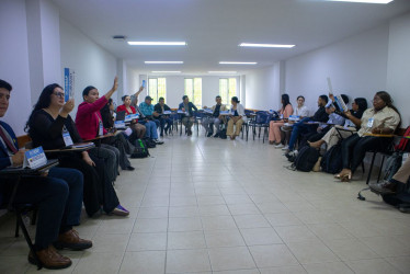 Estudiantes representaron a países y debatieron problemas globales con el fin de lograr acuerdos.