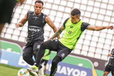 Jefry Zapata y Robert Mejía, figuras de Once Caldas, en la convocatoria hoy para enfrentar este jueves al Atlético Nacional por la Copa.