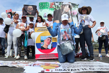 Foto | EFE | LA PATRIA Protestas de familiares de colombianos detenidos en Venezuela, el pasado sábado, en el puente internacional Simón Bolívar.
