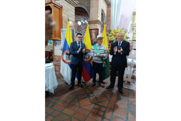 El momento de la condecoración en Arma. 