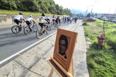 Unos 220 ciclistas participaron en la actividad 'Rodamos por Martín, rodamos por ti, rodamos por todos', en Manizales.