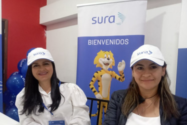 Claudia Patricia Bedoya y Bibiana Alexandra Muñoz, ejecutivas comerciales de SURA.