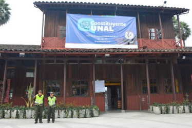 Foto I Freddy Arango LA PATRIA  La Constituyente Universitaria, dice la U. Nacional de Colombia, es un escenario amplio de deliberación y debate que busca democratizar el gobierno y la vida universitaria. En la foto promocionan el proceso en la Facultad de Arquitectura de la sede Manizales. 