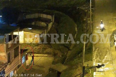 Las cámaras de seguridad de La Vaga mostraron al señalado con una vestimenta distinta de la señalada por los dos patrulleros.