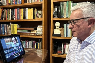 Foto | @AlvaroUribeVel | LA PATRIA Álvaro Uribe tiene libertad provisional mientras se resuelve la apelación.