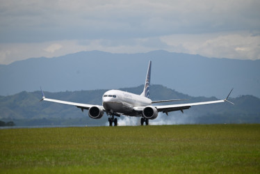 avion-737-max-8-aeropuerto-matecana