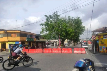 Si transita por el sector de Guadalajara, en la entrada al Centro de Chinchiná, Caldas, tenga en cuenta que hay cambio en el sentido vial y que esta semana comenzaron las obras de remoción de pavimento.