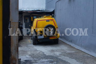 El carro de valores permanecía esta mañana de viernes en el parqueadero.