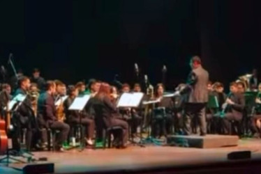 Los músicos de la Banda Municipal de Manizales estuvieron acompañados por artistas vocales que engalanaron la noche y entretuvieron al público. 