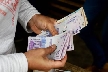 Hubo desavenencias y problemas, los aprehendidos le habían dado una alta suma de dinero a la otra persona. Y para recuperar el dinero abordaron al padre del socio, presionándolo con amenazas. 