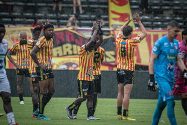 Esta decisión se mantendrá hasta tanto dichas obligaciones sean canceladas en su totalidad, dijeron los jugadores