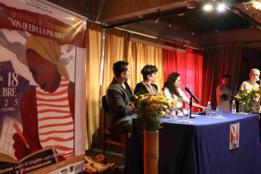   Manizales vivió 4 días de encuentro literarios con el Festival Nos Queda la Palabra, parte de las actividades incluía lectura en vivo de poesía. 