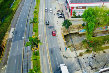 El alcalde encargado aclaró que la avenida Simón Bolívar es una vía nacional bajo la administración de Invías, por lo que la intervención se está desarrollando de manera conjunta