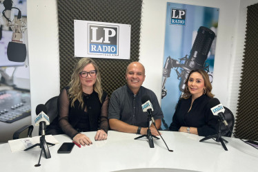 María Jhoana Marín, Óscar Andrés Alzate y Natalia Hernández, integrantes del primer Programa de Donación de Cuerpos y Órganos para la Ciencia Trascender en la Universidad de Manizales. 