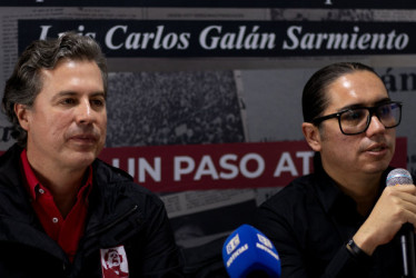 Juan Manuel Galán, precandidato presidencial por el Partido Nuevo Liberalismo, y Juan Sebastián Gómez, representante a la Cámara por Caldas por esa misma colectividad.