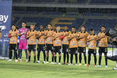 En la convocatoria solo hay un arquero, dos jugadores de 16 años y tres jugadores con 20 años cumplidos. 