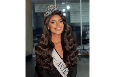  Laura Gallego Solís.