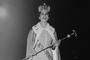 Hoy, 31 de octubre, en el aniversario de su nacimiento, se recuerda a Luz Marina Zuluaga no solo como la reina más bella del universo en su época, sino como una mujer que supo llevar con orgullo el nombre de Colombia en el corazón y en la historia.