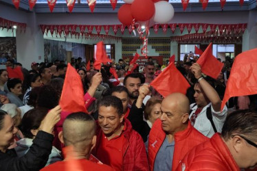 Por lo menos 600 personas estaban albergadas en la sede política del caldense Óscar Alonso Vargas quien dio inicio a su campaña política a la Cámara de Representantes por Caldas.