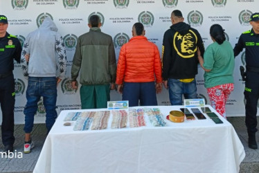 Las cinco personas detenidas.