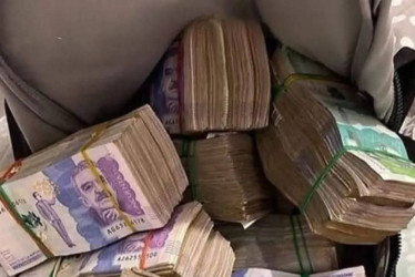 Sabían que tenía una caja fuerte con dinero, sino que debajo un tapete se escondía una especie de caleta con más plata.