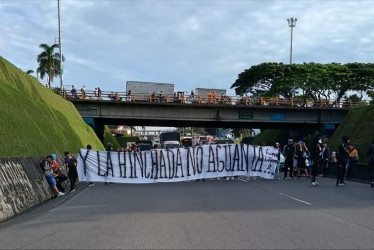 Los trancones y las protestas marcan el ritmo vial de Pereira en la mañana de este viernes (31 de octubre). La crisis de los matecañas salió de la cancha a las calles.
