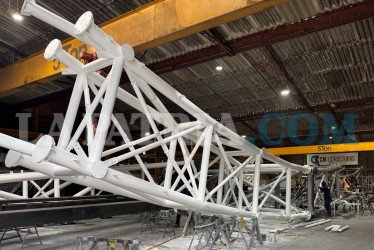 El corazón de la renovación del bulevar de Chipre, un puente de 56 metros y 40 toneladas de acero, ultima detalles antes de viajar de Dosquebradas a Manizales.