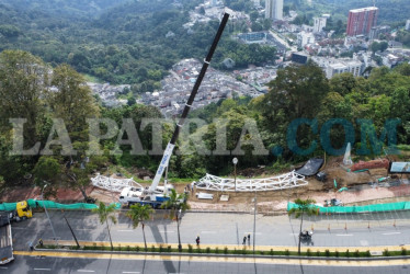 La estructura de 40 toneladas de acero que conformará el puente de 56 metros en el bulevar de Chipre ya llegó a Manizales.