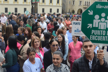 En esta actividad participan empresas públicas y privadas de la ciudad. 