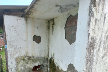 Fotos I Cortesía para LA PATRIA  Comunidad de la vereda Valles, en jurisdicción de Villamaría, espera que intervengan con obras las escuela del sector. Piden arreglo de baños, pintura de las fachadas y reparación del parque infantil. 