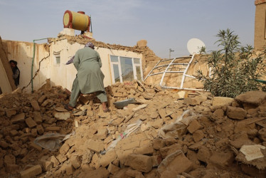 Foto | EFE | PATRIA El terremoto, con epicentro a 28 kilómetros de profundidad, dañó viviendas y la histórica Mezquita Azul, y se sintió en Tayikistán, Uzbekistán y Turkmenistán.