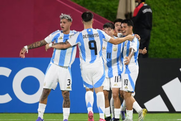 Argentina ganó sus tres partidos y clasificó en el primer puesto del Grupo D del Mundial Sub-17 de Catar.