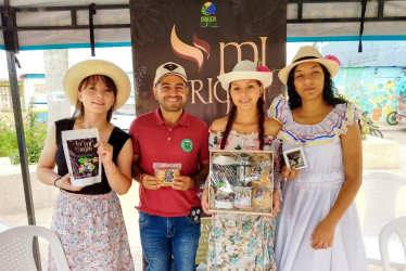 Estudiantes del colegio El Horro presentaron sus emprendimientos en la celebración de los 40 años de su institución. 
