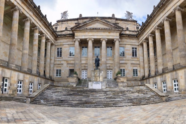 Jerarquías, capitales y normas: la arquitectura del nuevo Congreso. De las leyes a los códigos impícitos. Un experto analiza el ambiente político y las reglas de juego que moldean las elecciones legislativas programadas para el 8 de marzo del 2026. Cuatro políticos dan su visión. Además, conozca las fechas claves para la votación y la composición del Congreso.